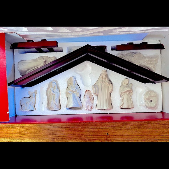 ‼️SOLD‼️ Lenox Vintage “Commemorate 2000* 10 Piece Nativity Set - Picture 4 of 7